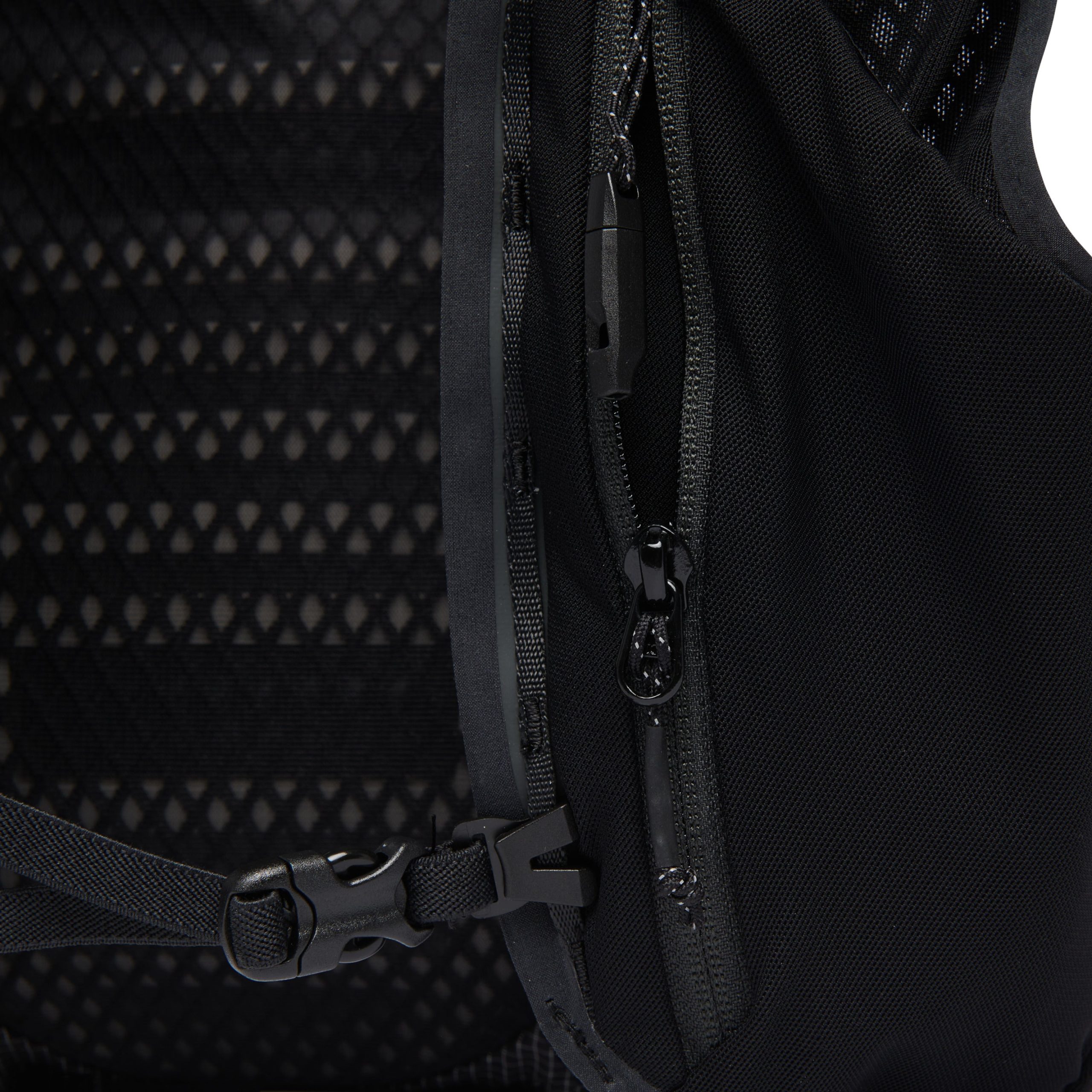 Distance 8 Backpack - Past Season - Image 8